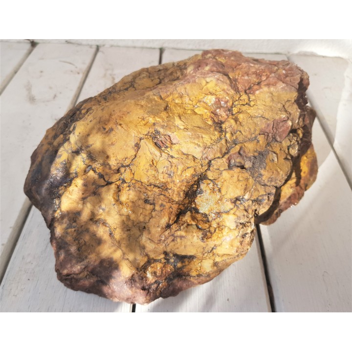 Żółty jaspis wielkości bochna chleba ze Starych Bogaczowic