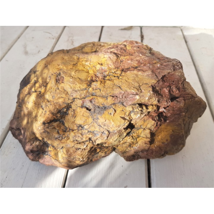 Żółty jaspis wielkości bochna chleba ze Starych Bogaczowic