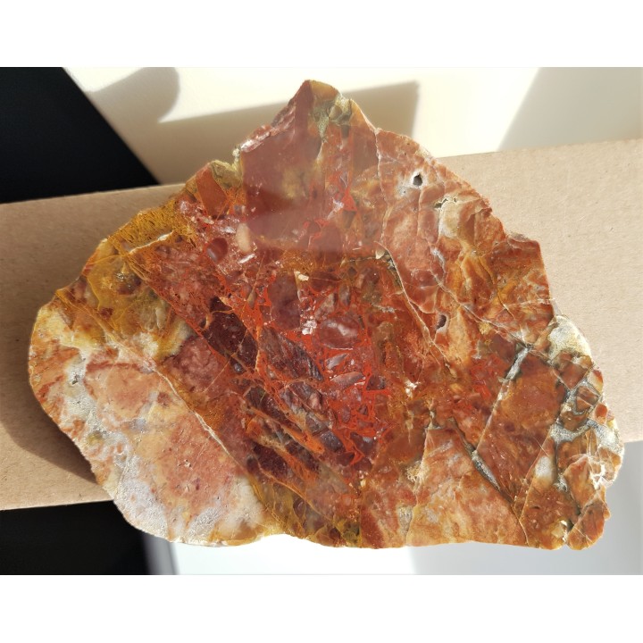 Wielobarwny jaspiso-agat runowy z Bolesławca