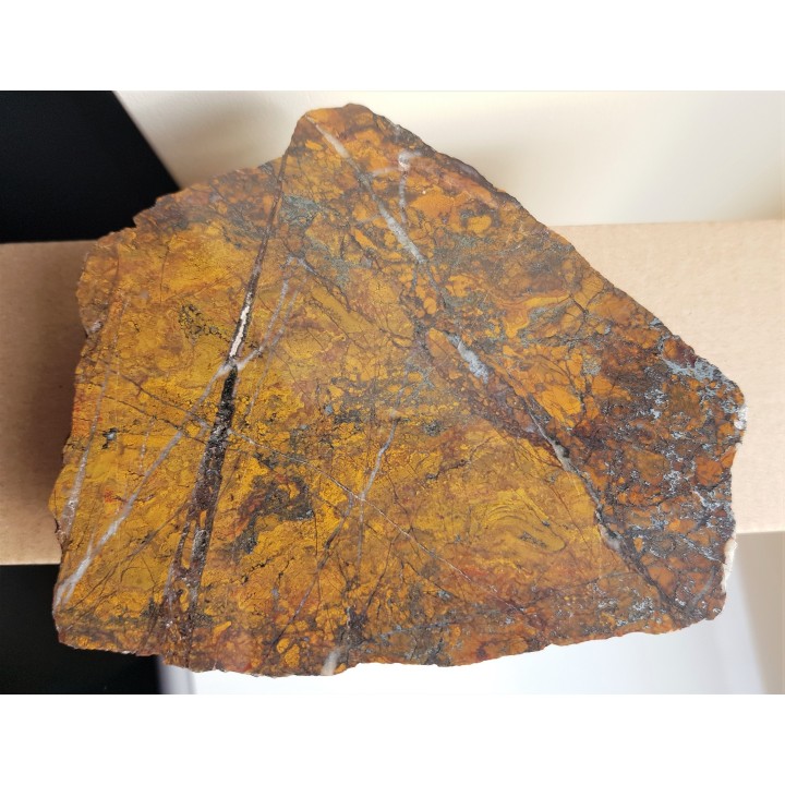 Żółty jaspis z kulmu niecki śródsudeckiej, okolice Starych Bogaczowic