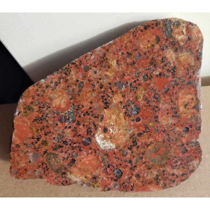 Granit typu rapakiwi z iryzującymi skaleniami, eratyk, Kołobrzeg