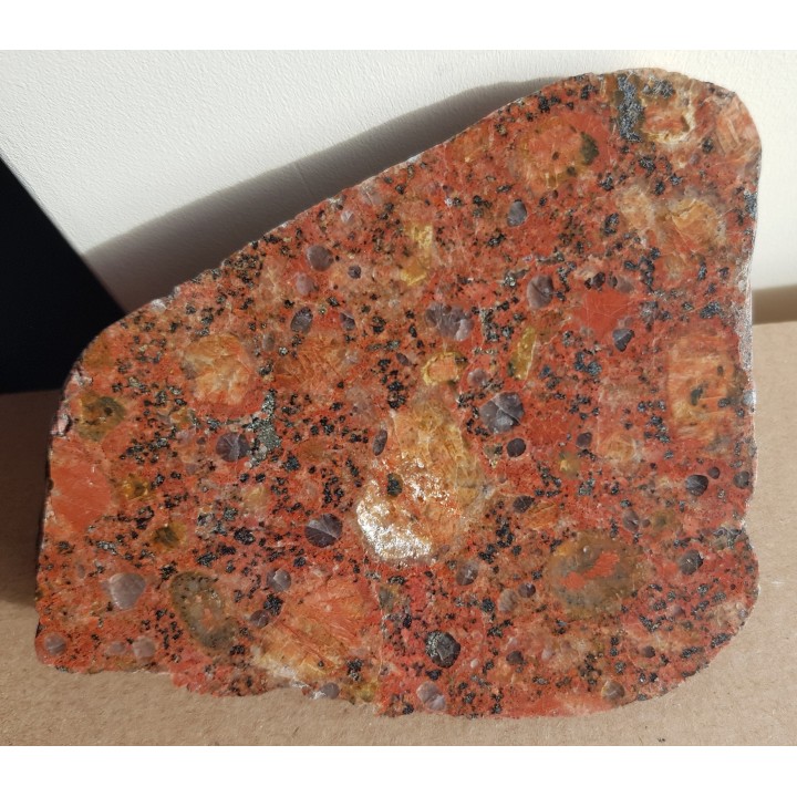 Granit typu rapakiwi z iryzującymi skaleniami, eratyk, Kołobrzeg