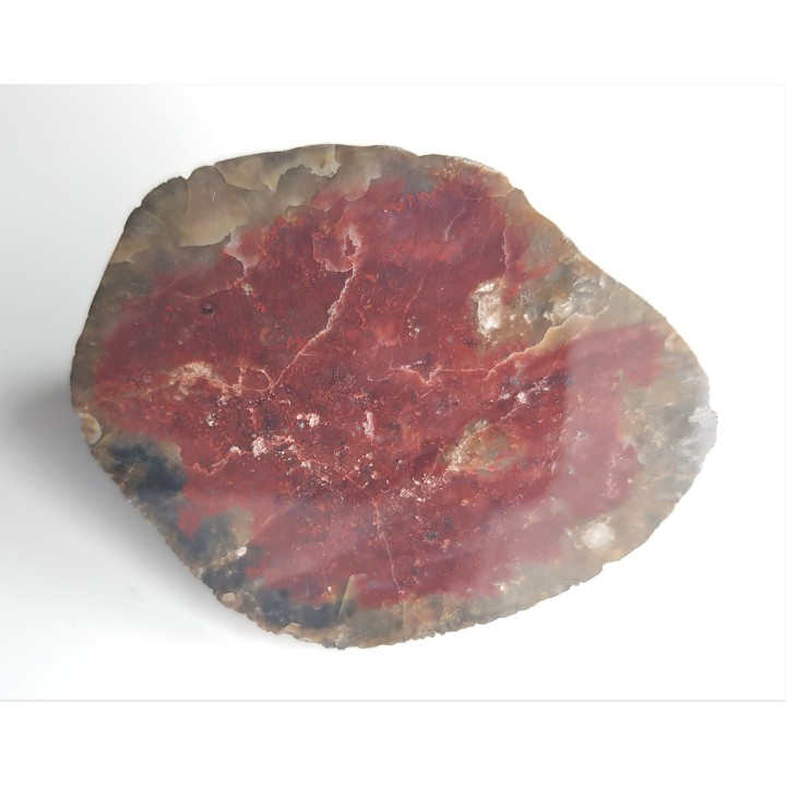 Czerwony chalcedon w czarnej otoczce z Bolesławca