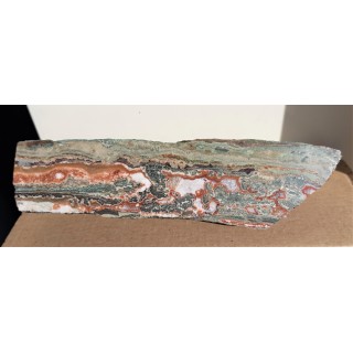 Agat żyłowy z Borówna obficie impregnowany pirytem