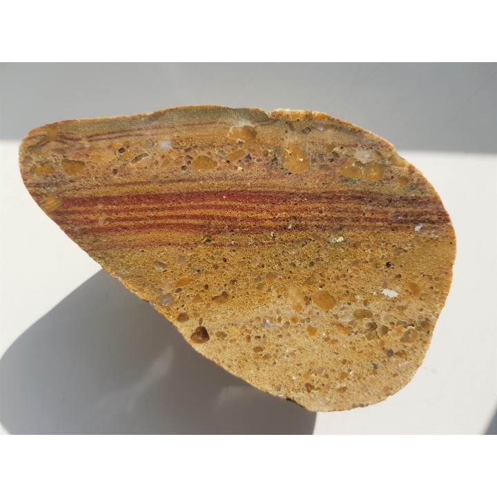 Zlepieniec z rytmicznymi strefami barwnymi, eratyk Dźwirzyno