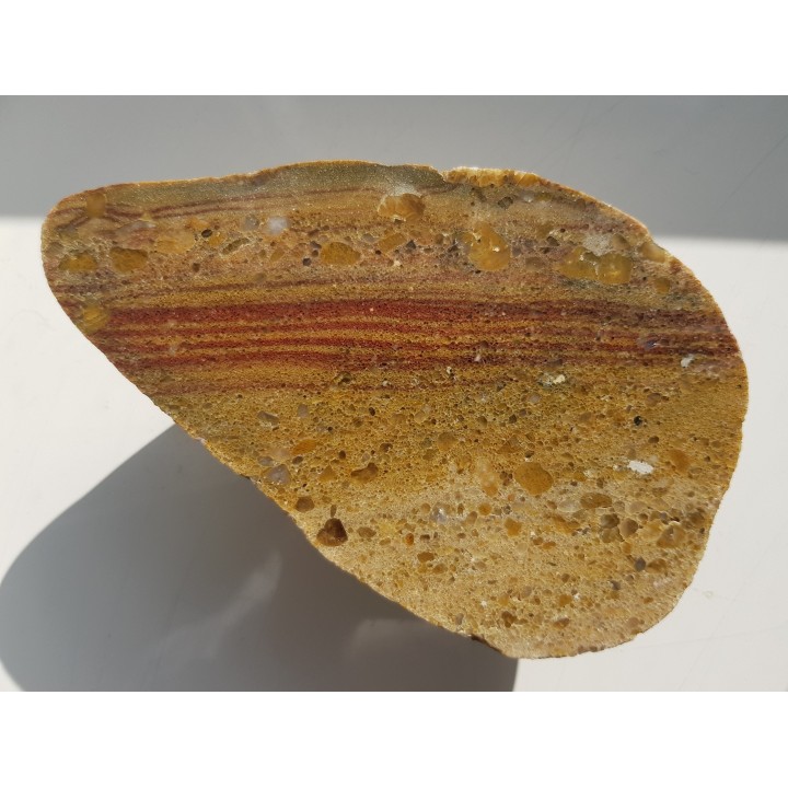 Zlepieniec z rytmicznymi strefami barwnymi, eratyk Dźwirzyno