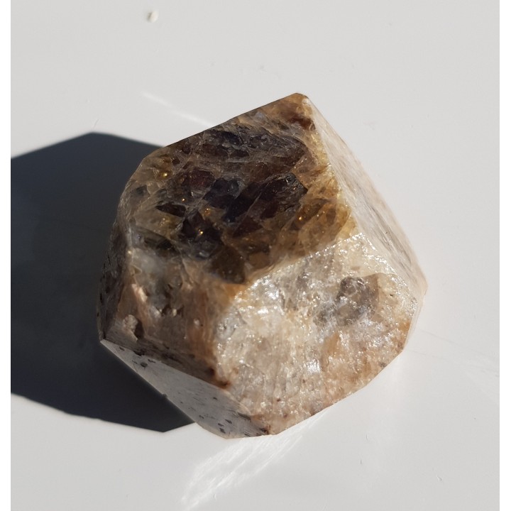 Wielki, idealnie wykształcony cyrkon z Uralu