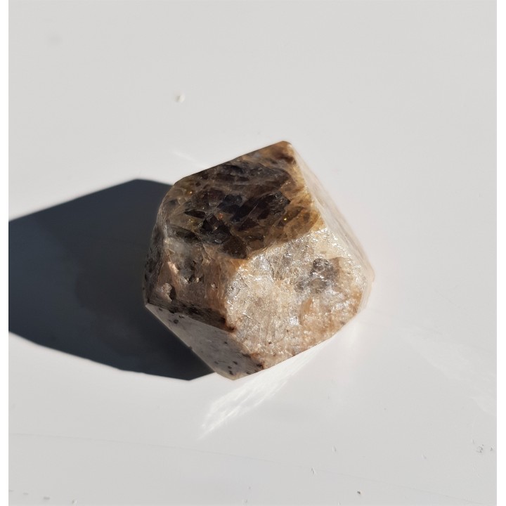 Wielki, idealnie wykształcony cyrkon z Uralu