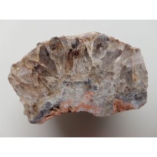 Szczotka kwarcowa z wrostkami krystalicznego goethytu z Suszyny