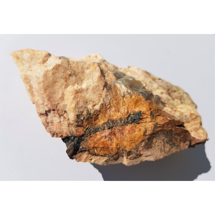 Allanit (epidot z pierwiastkami ziem rzadkich - REE) z magnetytem ze Szklarskiej Poręby