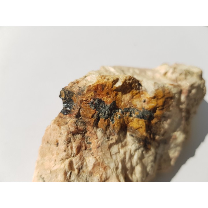 Allanit (epidot z pierwiastkami ziem rzadkich - REE) z magnetytem ze Szklarskiej Poręby