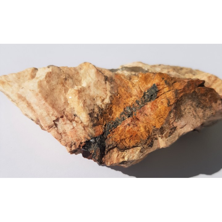 Allanit (epidot z pierwiastkami ziem rzadkich - REE) z magnetytem ze Szklarskiej Poręby