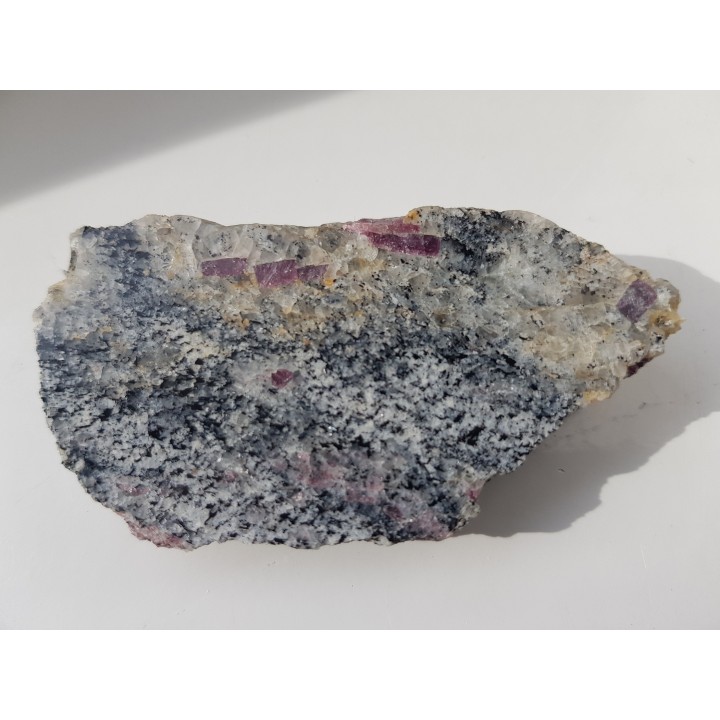 Rubiny w gnejsie z rosyjskiej Karelii