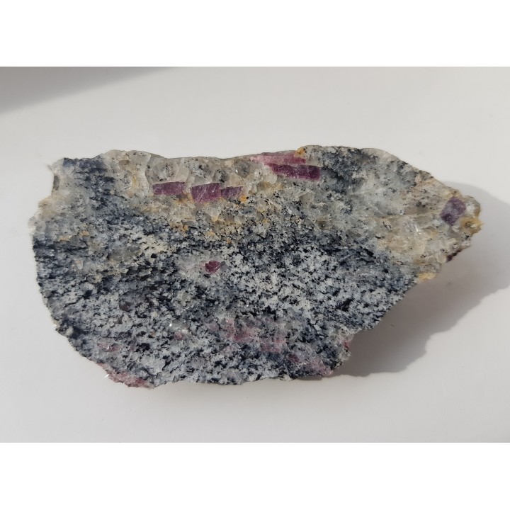 Rubiny w gnejsie z rosyjskiej Karelii