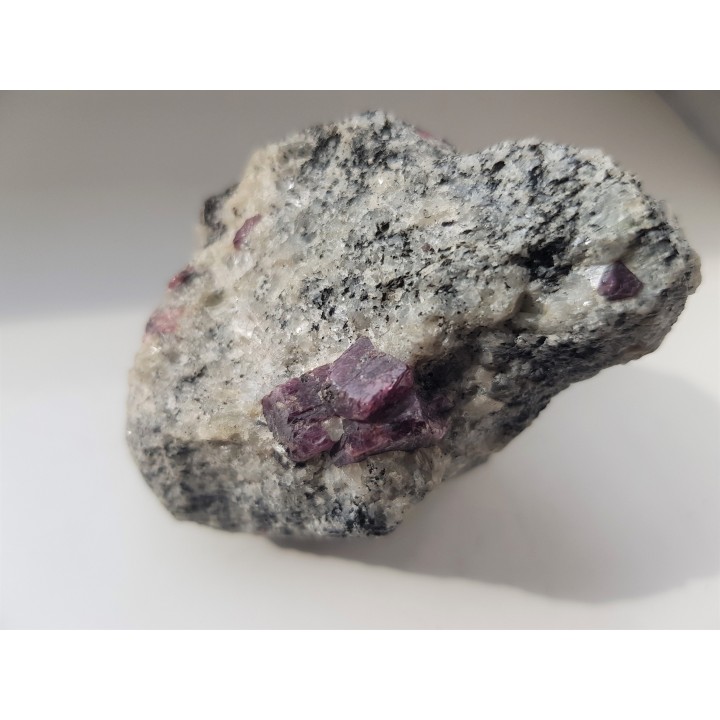 Rubiny w gnejsie z rosyjskiej Karelii