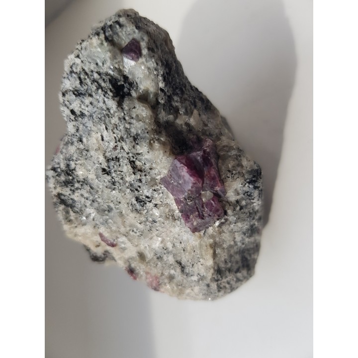 Rubiny w gnejsie z rosyjskiej Karelii