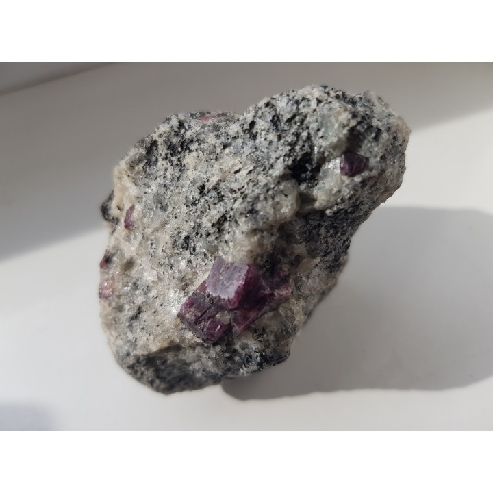 Rubiny w gnejsie z rosyjskiej Karelii