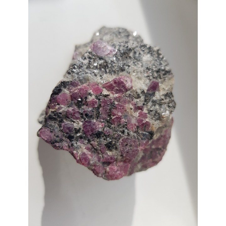 Rubiny w gnejsie z rosyjskiej Karelii