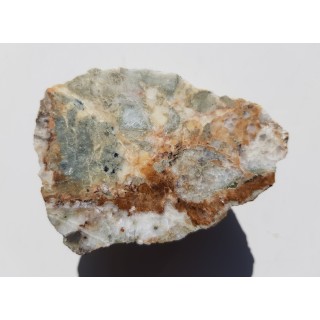 Polerowany okaz skały z ankerytem oraz tetraedrytem z Miedzianki k. Janowic Wlk.