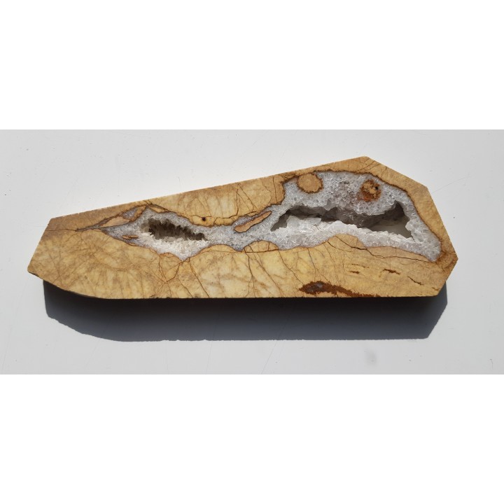 Ozdobny dolomit z kawerną ze Sławniowic