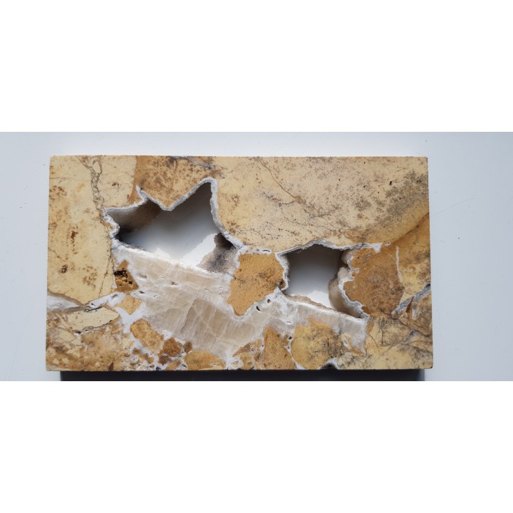 Ozdobny dolomit z kawerną ze Sławniowic