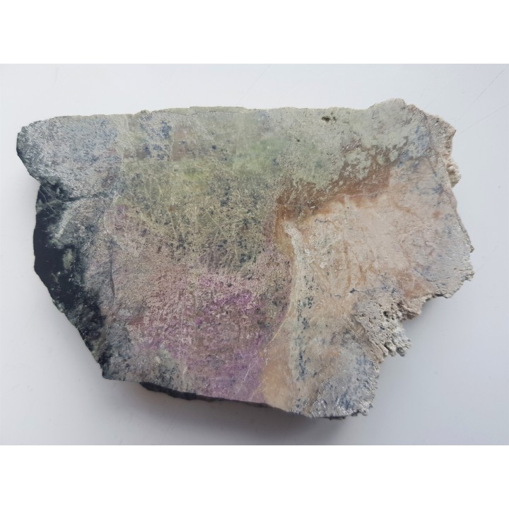 Fioletowo-zielony rodingit z Nasławic