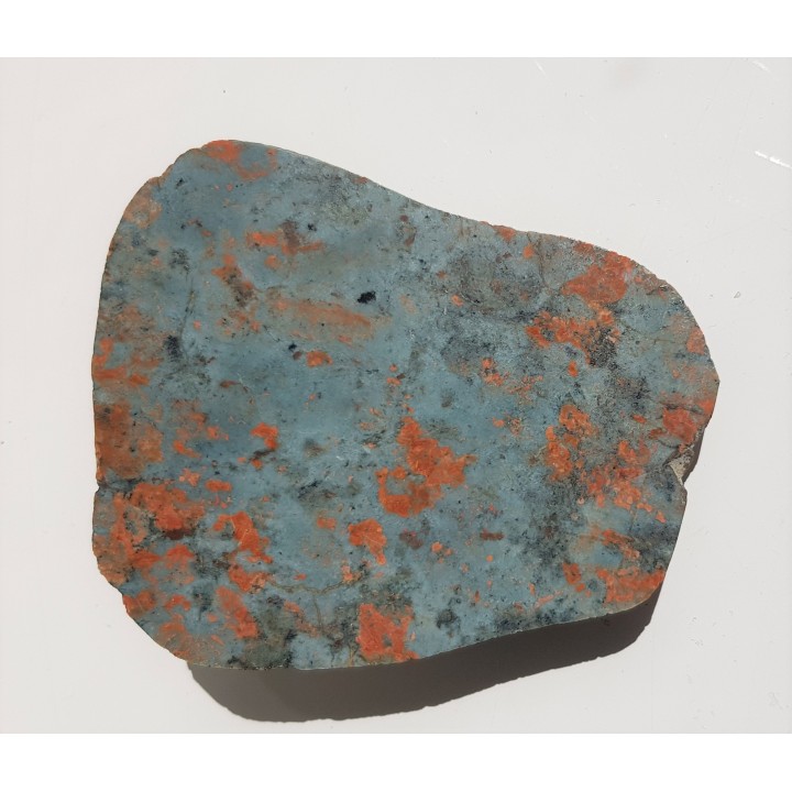 Intensywnie niebieska skała ozdobna z pomarańczowymi piętnami, eratyk, lubuskie