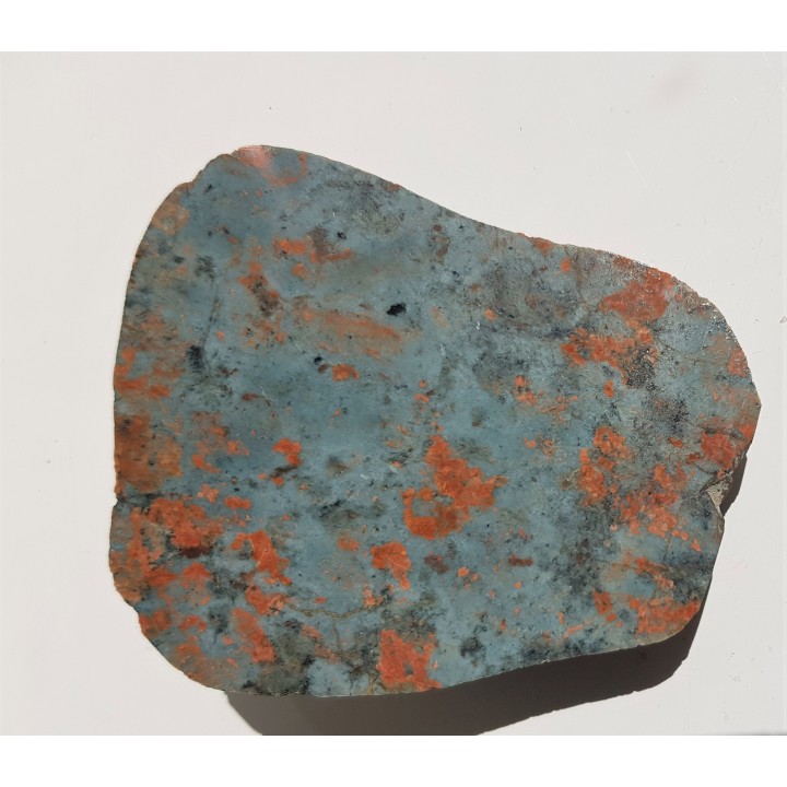 Intensywnie niebieska skała ozdobna z pomarańczowymi piętnami, eratyk, lubuskie