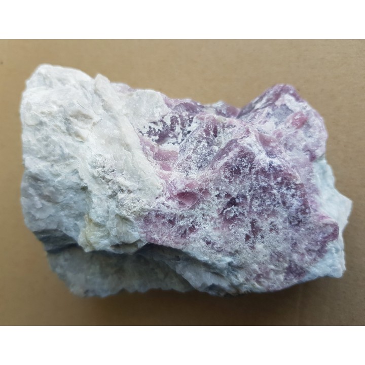 Masywny lepidolit w pegmatycie z Piławy Grn.