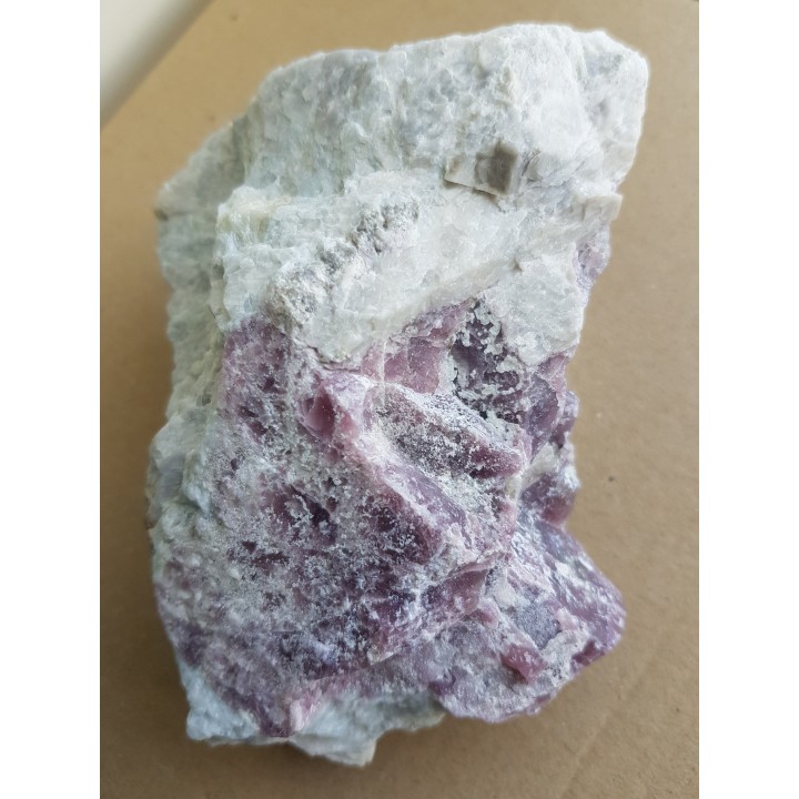 Masywny lepidolit w pegmatycie z Piławy Grn.