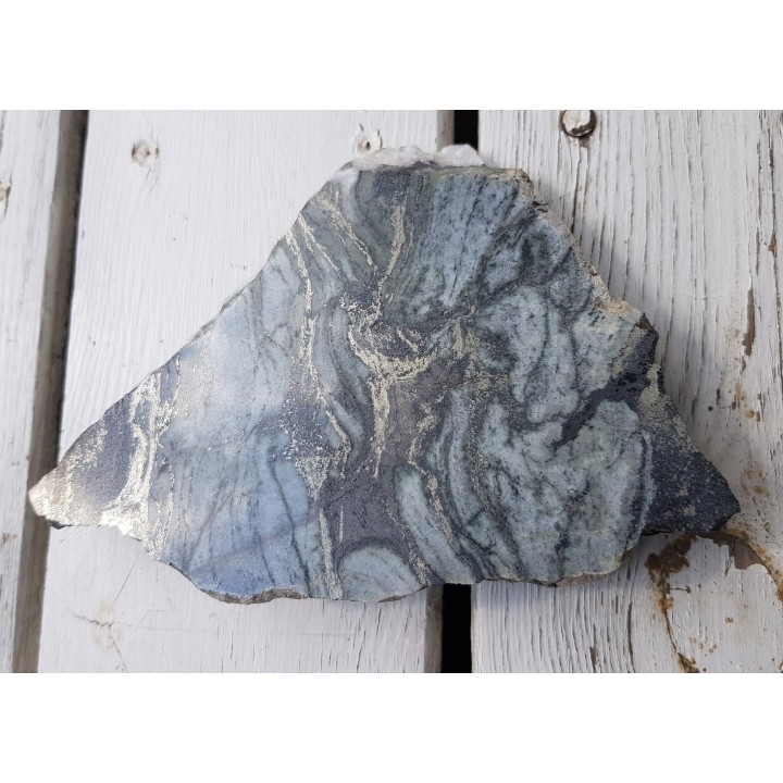 Okruszcowany, ozdobny marmur z Kowar