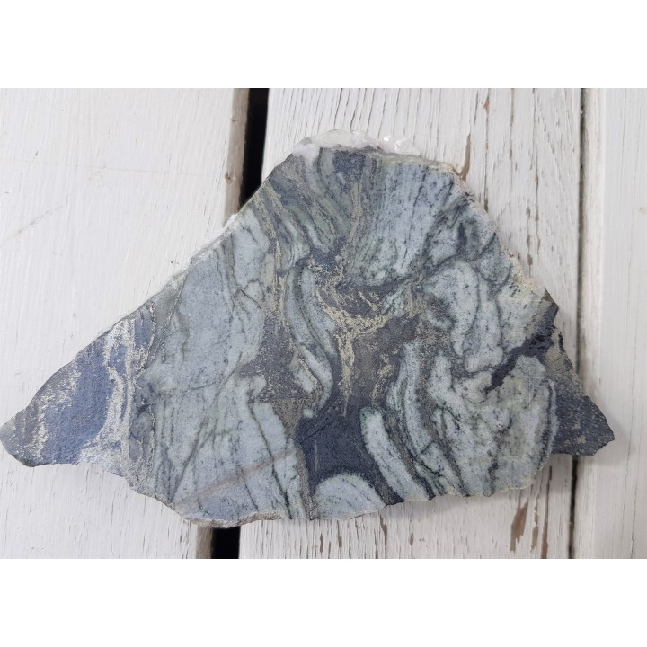 Okruszcowany, ozdobny marmur z Kowar