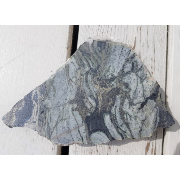 Okruszcowany, ozdobny marmur z Kowar