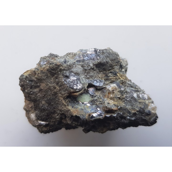 Bizmut rodzimy we flogopicie z Rędzin k. Kamiennej Góry