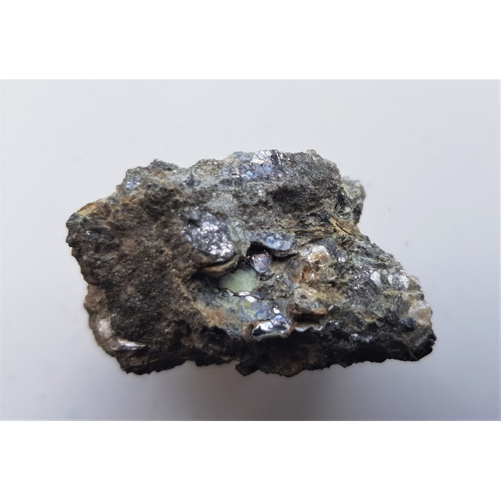 Bizmut rodzimy we flogopicie z Rędzin k. Kamiennej Góry