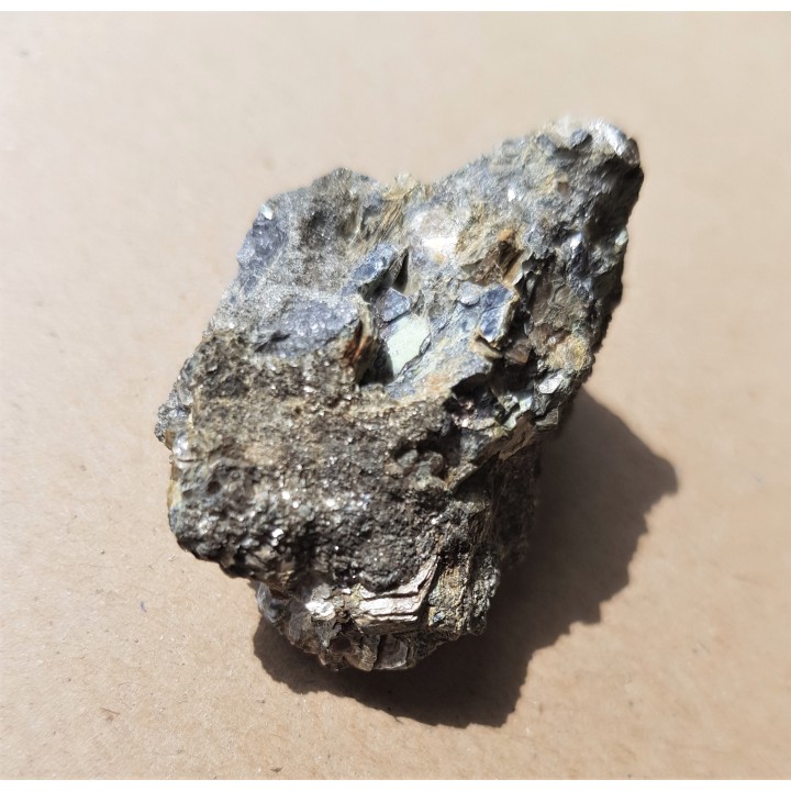 Bizmut rodzimy we flogopicie z Rędzin k. Kamiennej Góry