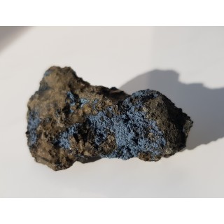 Niebieski ferrosaponit na bazalcie z Grabiszyc