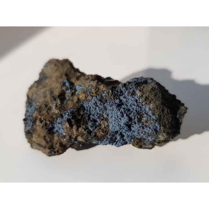 Niebieski ferrosaponit na bazalcie z Grabiszyc