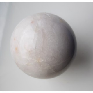 Kula polerowana z kwarcu mlecznego z okolic Mikołajowa k. Legnicy