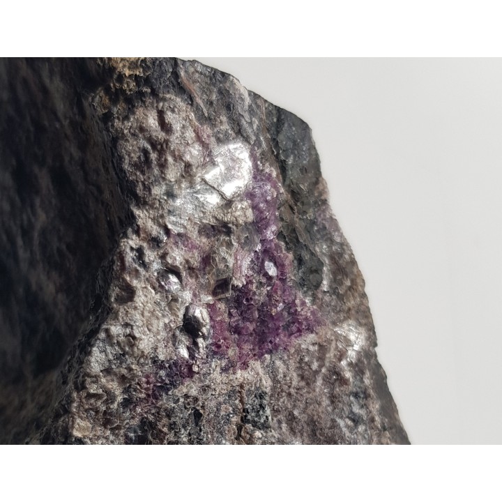 Amesyt chromowy z Tąpadeł k. Sobótki