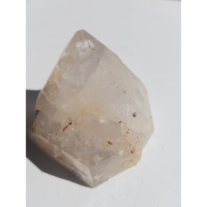 Allanit (epidot z pierwiastkami ziem rzadkich - REE) w kwarcu z Morawy k. Strzegomia