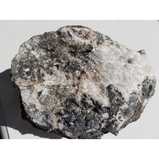 Chalkozyn wraz z krystalicznym anhydrytem w pustce w dolomicie z LGOM-u