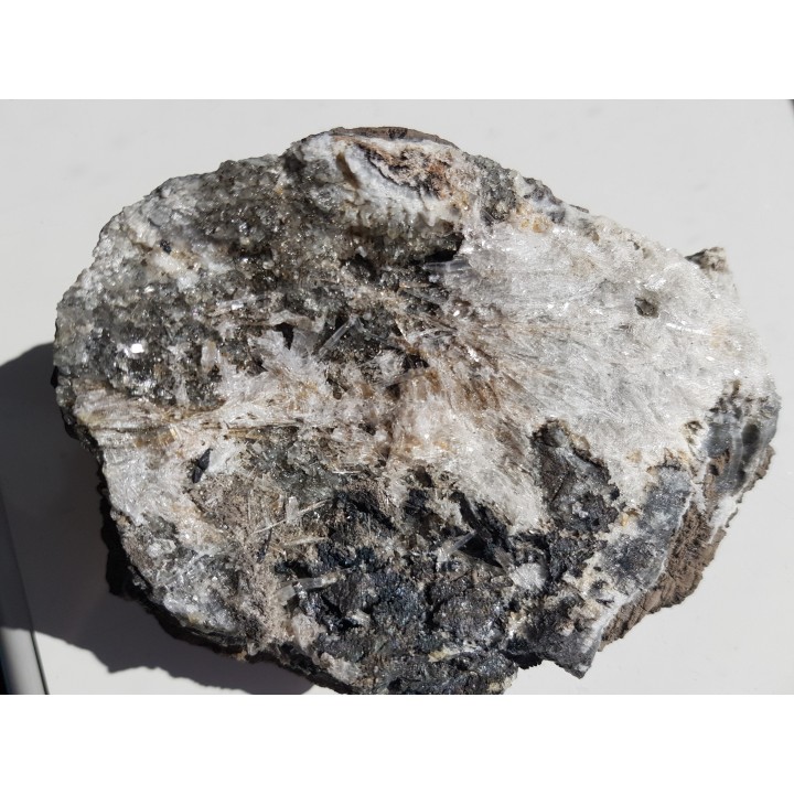 Chalkozyn wraz z krystalicznym anhydrytem w pustce w dolomicie z LGOM-u