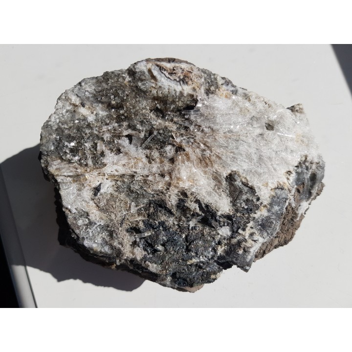 Chalkozyn wraz z krystalicznym anhydrytem w pustce w dolomicie z LGOM-u