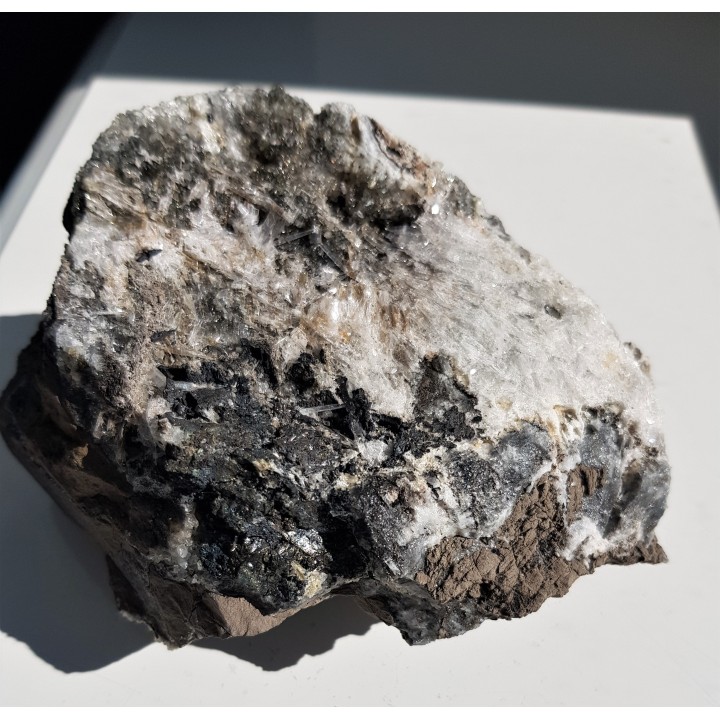 Chalkozyn wraz z krystalicznym anhydrytem w pustce w dolomicie z LGOM-u