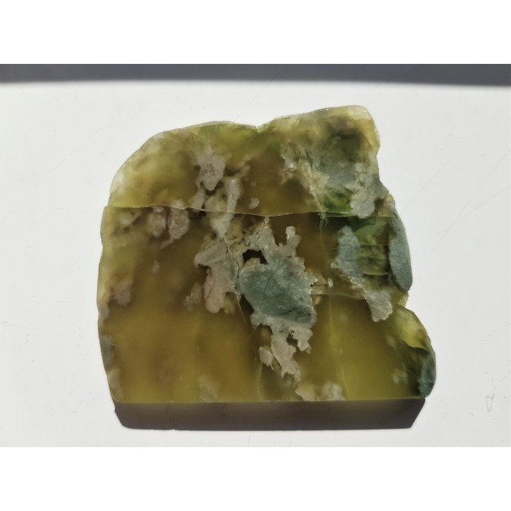 Masywny, przejrzysty, zielony wezuwian z Rosji