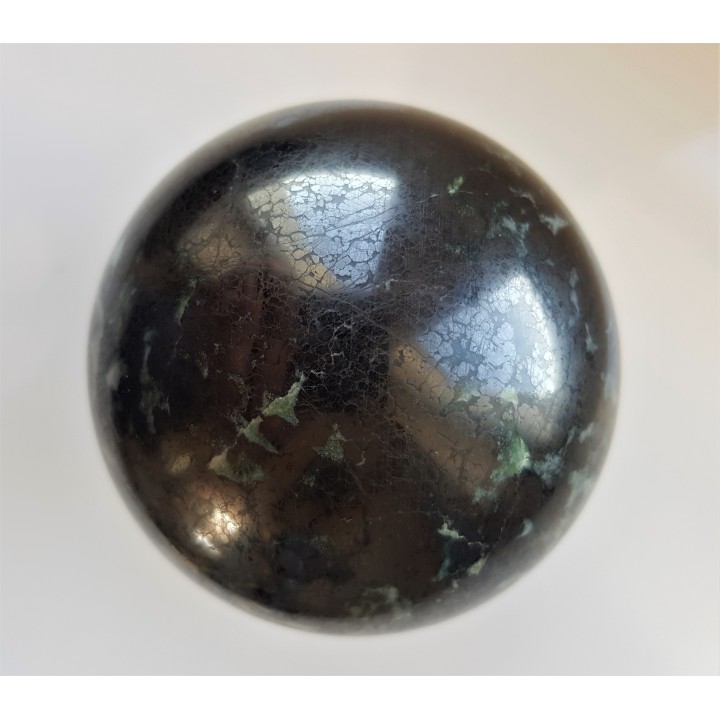 Kula polerowana z chromitu z Tąpadeł