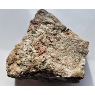 Kryształy wezuwianu w skarnie z Samborowiczek