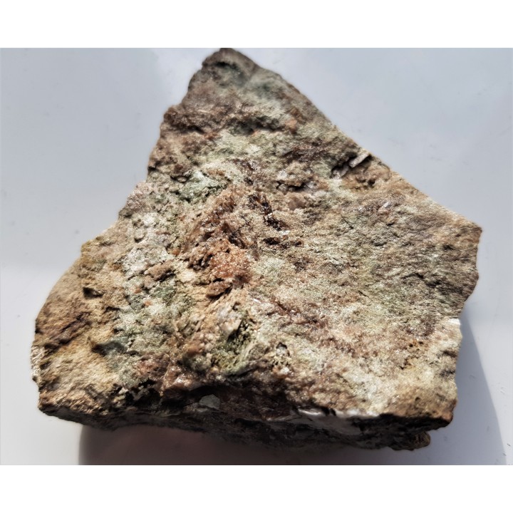 Kryształy wezuwianu w skarnie z Samborowiczek