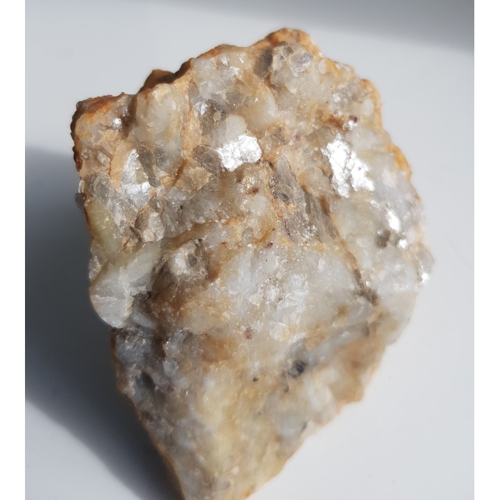 Kryształ berylu w pegmatycie desylifikowanym z Wir k. Sobótki